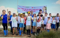 Học sinh Trường Tiểu học Đinh Tiên Hoàng tham gia chương trình “Cùng thế hệ xanh trồng cây, xây mái ấm muôn loài”