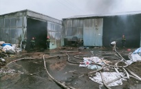 Đề phòng cháy, nổ tại các khu nhà xưởng, kho chứa hàng hóa dịp cuối năm