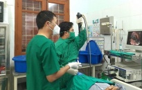Bệnh viện Hữu nghị Việt Tiệp: Gắp thành công dị vật nằm trong đường thở lâu ngày
