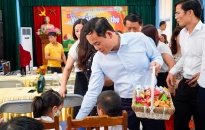 Bí thư Thành ủy Trần Lưu Quang thăm, tặng quà Trường khiếm thị Hải Phòng nhân dịp Tết Trung thu năm 2022.