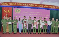 Giám đốc CATP khen thưởng Công an quận Lê Chân lập chiến công xuất sắc