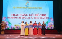Hội LHPN thành phố: Tặng quà nhóm trẻ độc lập tư thục quận Hải An tham gia Đề án 404