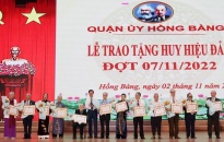 Quận ủy Hồng Bàng trao Huy hiệu Đảng cho 80 đảng viên, đợt 7/11/2022