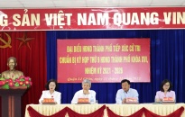 Đồng chí Lê Trung Kiên - Ủy viên Ban thường vụ Thành ủy, Trưởng Ban quản lý Khu kinh tế Hải Phòng tiếp xúc cử tri quận Lê Chân.