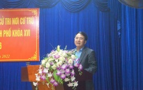 Đồng chí Lê Khắc Nam - Ủy viên Thành ủy, Phó Chủ tịch UBND Thành phố tiếp xúc cử tri nơi cư trú.