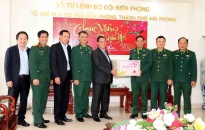 đồng chí Nguyễn Văn Tùng, Phó Bí thư Thành ủy, Chủ tịch UBND thành phố dẫn đầu đoàn đến thăm một số đơn vị vũ trang trên địa bàn thành phố