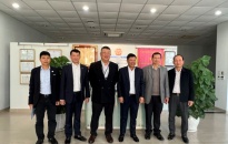 Đồng chí Lê Trung Kiên, Trưởng Ban Quản lý Khu Kinh tế Hải Phòng thăm, động viên một số doanh nghiệp trong KCN Nomura