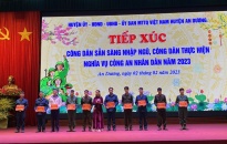 Huyện An Dương: Tiếp xúc, tặng quà 275 công dân sẵn sàng nhập ngũ năm 2023
