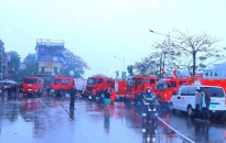 Hàng trăm cán bộ chiến sỹ Công an thành phố dầm mưa chữa cháy chợ Tam Bạc