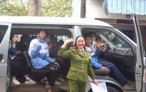 Công an quận Lê Chân tổ chức xe ô tô đưa đón học sinh đi làm thẻ CCCD