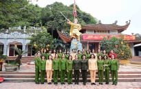Hội Phụ nữ Khối Cảnh sát nhân dân: Tổ chức dâng hương tại Đền thờ nữ tướng Lê Chân, huyện Kim Bảng, tỉnh Hà Nam