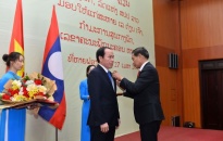 Đồng chí Lê Tiến Châu, Bí thư Thành uỷ được trao tặng Huân chương  Tự do (It- xa-la) của Đảng, Nhà nước CHDCND Lào
