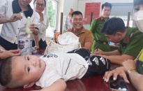 Tìm thân nhân bé trai khoảng 6, 7 tháng tuổi bị bỏ rơi tại Khu chung cư Bắc Sơn