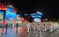 Đoàn Nghi lễ Công an nhân dân biểu diễn nhạc kèn trên đường phố Hải Phòng