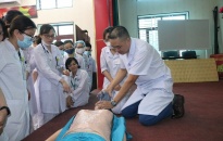 Bệnh viện Kiến An tổ chức sinh hoạt chuyên đề “Cấp cứu ngừng tuần hoàn”