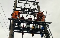 Cấp điện gặp khó, Tập đoàn Điện lực Việt Nam đề nghị các tỉnh, thành phố chỉ đạo triệt để tiết kiệm điện