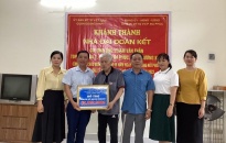 Ủy ban MTTQ Việt Nam quận Dương Kinh: Trao kinh phí hỗ trợ xây nhà đại đoàn kết 