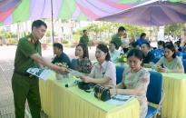 Tuyên truyền Luật giao thông, phòng chống tai nạn thương tích cho gần 400 em học sinh trên địa bàn phường Hoà Nghĩa (quận Dương Kinh)