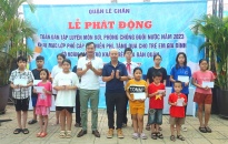 Quận Lê Chân:  Khai mạc lớp phổ cập bơi miễn phí, tặng quà cho trẻ em có hoàn cảnh khó khăn