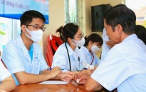 Bệnh viện Hữu nghị Việt Tiệp: Khám, cấp, phát thuốc miễn phí cho gần 200 người dân xã Đoàn Xá (huyện Kiến Thụy)