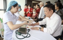 Gần 600 người trên địa bàn quận Ngô Quyền được khám bệnh, phát thuốc miễn phí