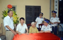 Bộ Tư lệnh Cảnh sát biển thăm, tặng quà các gia đình chính sách  tại Hải Phòng