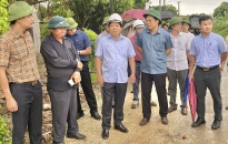 Phó Chủ tịch UBND TP Nguyễn Đức Thọ kiểm tra Dự án xây dựng đường nối Tỉnh lộ 354 đến đường bộ ven biển tại xã Đoàn Xá (Kiến Thụy)