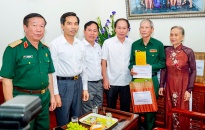 Bí thư Thành ủy thăm, tặng quà một số nạn nhân chất độc da cam trên địa bàn quận Hồng Bàng