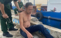 Lực lượng chức năng huyện Cát Hải cứu 1 người nhảy cầu Tân Vũ-Lạch Huyện