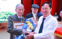 Quận Hồng Bàng trao Huy hiệu Đảng đợt 2-9 tới 151 đảng viên