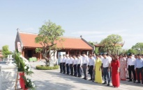 Đảng ủy khối Doanh nghiệp   	Dâng hương tưởng niệm lãnh tụ Nguyễn Đức Cảnh và kết nạp 39 đảng viên mới