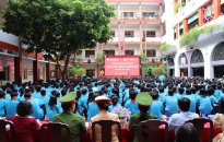Công an quận Ngô Quyền tổ chức tuyên truyền TTATGT cho hơn 1.100 học sinh Trường THPT Thăng Long