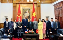 Chủ tịch UBND thành phố Nguyễn Văn Tùng tiếp xã giao Đại sứ Pháp tại Việt Nam