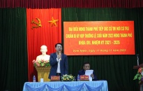 Đồng chí Bùi Đức Quang, Ủy viên Thành ủy, Phó Chủ tịch HĐND thành phố tiếp xúc cử tri nơi cư trú tại phường Vĩnh Niệm (quận Lê Chân)