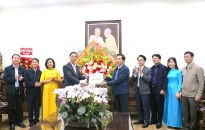 Đồng chí Đỗ Mạnh Hiến, Phó Bí thư Thường trực Thành ủy thăm, chúc mừng Ủy ban MTTQ Việt Nam thành phố