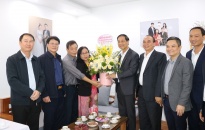Phó Bí thư Thường trực Thành ủy Đỗ Mạnh Hiến thăm, chúc mừng Nhà giáo tiêu biểu trên địa bàn quận Hồng Bàng và Lê Chân