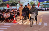 Đội CSGT-TT Công an quận Đồ Sơn tuyên truyền kỹ năng tham gia giao thông cho học sinh