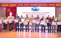 Huyện Thủy Nguyên trao Huy hiệu đảng cho 20 đảng viên 