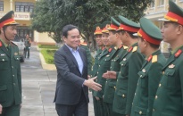 Phó Thủ tướng Chính phủ Trần Lưu Quang đến thăm và chúc Tết tại Trung đoàn 50