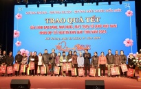 Phó Thủ tướng Chính phủ Trần Lưu Quang thăm, tặng quà Tết công nhân lao động và gia đình chính sách thành phố