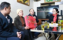Đoàn ĐBQH thành phố thăm, tặng quà một số gia đình chính sách trên địa bàn quận Kiến An, huyện Vĩnh Bảo