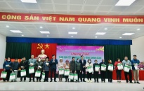 Trao tặng quà Tết cho 50 hộ nghèo, gia đình chính sách trên địa bàn huyện Kiến Thụy