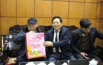 Phó Chủ tịch UBND thành phố Nguyễn Đức Thọ thăm, tặng quà cá nhân, gia tiêu biểu nhân dịp Tết Nguyên đán Giáp Thìn 2024