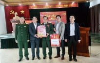 Phó Chủ tịch UBND thành phố Lê Khắc Nam thăm, tặng quà các gia đình chính sách tại quận Đồ Sơn và Dương Kinh