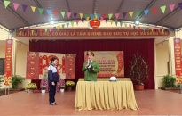 Tuyên truyền, giáo dục kiến thức pháp luật cho hơn 300 học sinh Trường Tiểu học và THCS Văn Phong (huyện Cát Hải)