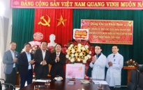 Phó Chủ tịch UBND Lê Khắc Nam thăm, tặng quà tập thể và cá nhân tiêu biểu nhân dịp Kỷ niệm 69 năm Ngày Thầy thuốc Việt Nam