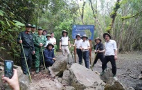 Đi bộ, leo núi xuyên rừng quốc gia Cát Bà tới xã đảo Việt Hải:       	Mạo hiểm mà kỳ thú, hấp dẫn