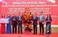 Phó Chủ tịch UBND thành phố Lê Khắc Nam tới thăm, tặng quà các Bệnh viện thuộc Tổng công ty Hàng Kênh nhân dịp kỷ niệm 69 năm Ngày thầy thuốc Việt Nam
