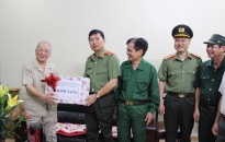 Giám đốc CATP thăm, tặng quà tri ân các Cựu thanh niên xung phong tham gia chiến dịch Điện Biên Phủ
