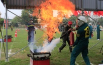 Chùm ảnh về chung kết Hội thi nghiệp vụ chữa cháy và cứu nạn, cứu hộ 'Tổ liên gia an toàn PCCC' huyện Thủy Nguyên